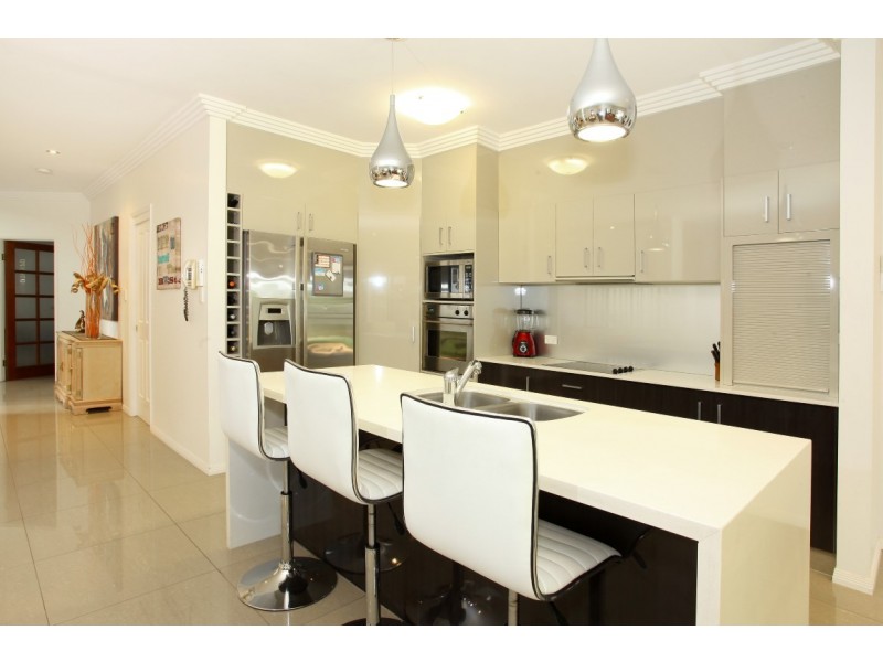 10 Meron Street, Southport QLD 4215