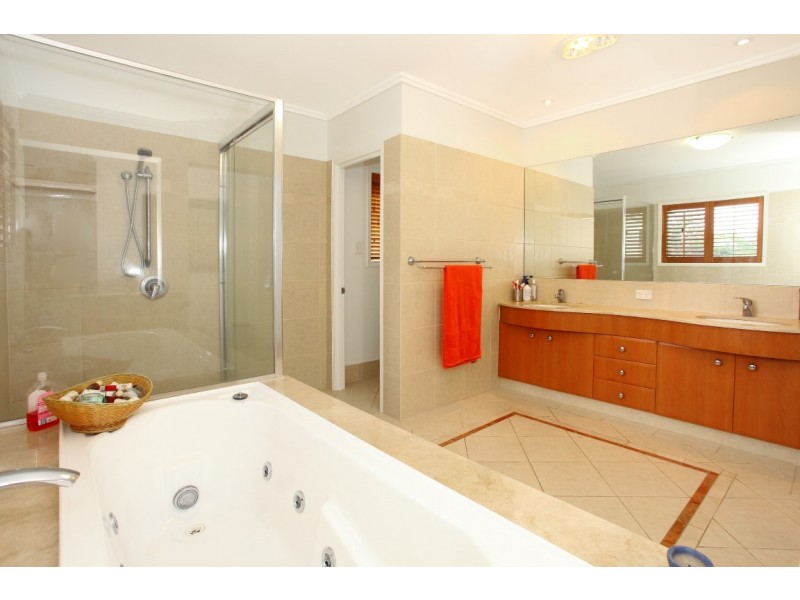 10 Meron Street, Southport QLD 4215