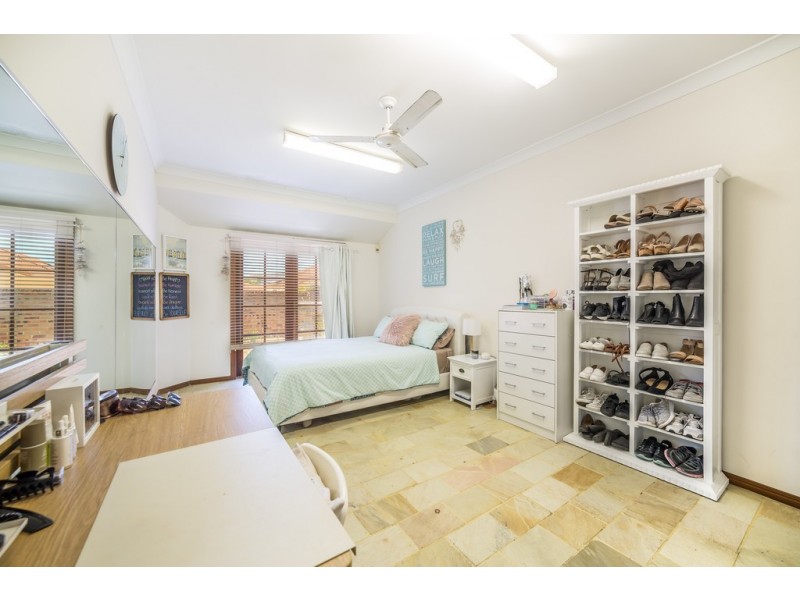 8 Renate Way, Benowa Waters QLD 4217