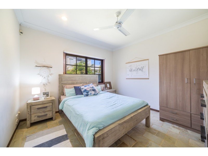 8 Renate Way, Benowa Waters QLD 4217