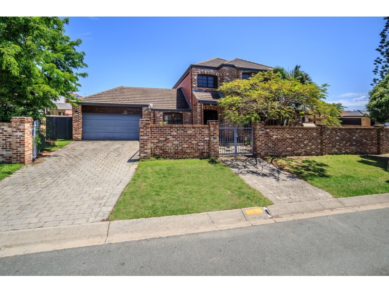 8 Renate Way, Benowa Waters QLD 4217