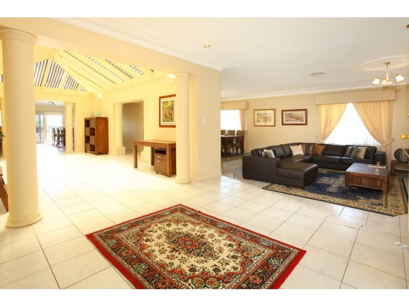 26 Coolong Crescent, Carrara QLD 4211