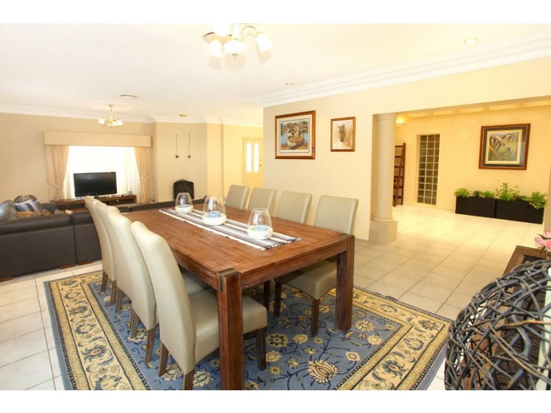 26 Coolong Crescent, Carrara QLD 4211