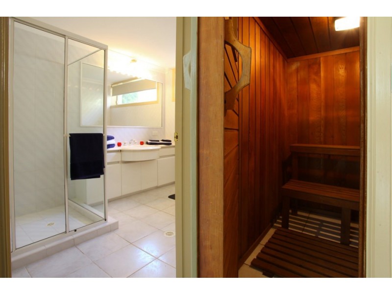 26 Coolong Crescent, Carrara QLD 4211