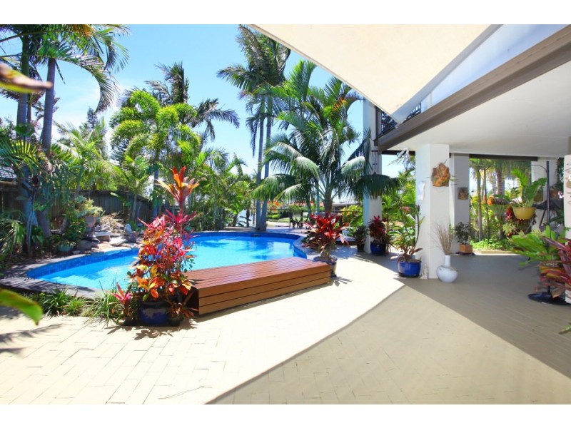 9 Lothian Avenue, Sorrento QLD 4217