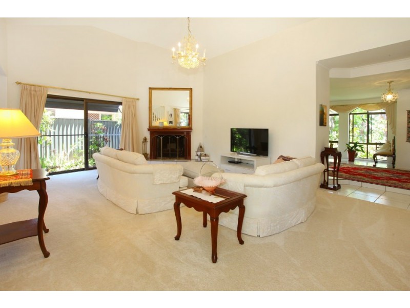9 Lothian Avenue, Sorrento QLD 4217