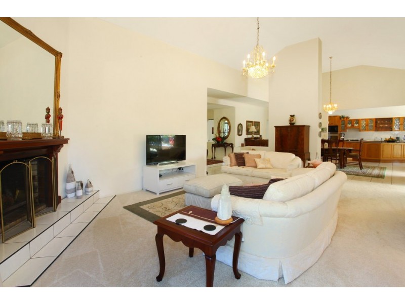 9 Lothian Avenue, Sorrento QLD 4217