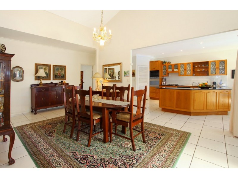 9 Lothian Avenue, Sorrento QLD 4217