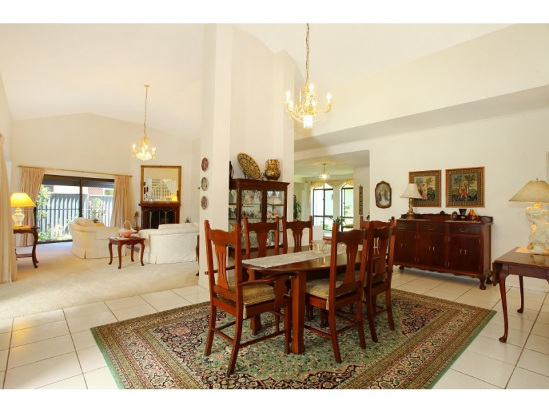 9 Lothian Avenue, Sorrento QLD 4217