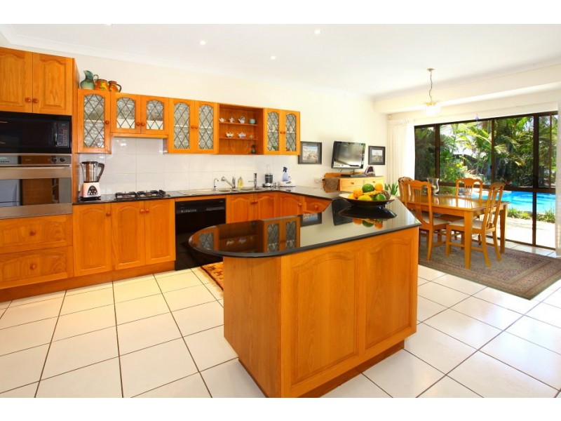 9 Lothian Avenue, Sorrento QLD 4217
