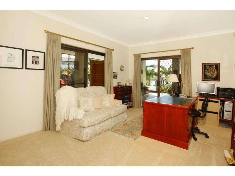9 Lothian Avenue, Sorrento QLD 4217