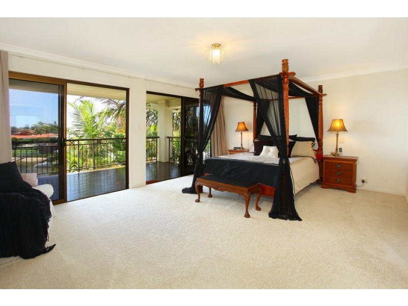 9 Lothian Avenue, Sorrento QLD 4217