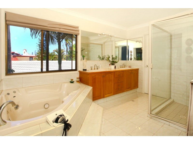 9 Lothian Avenue, Sorrento QLD 4217
