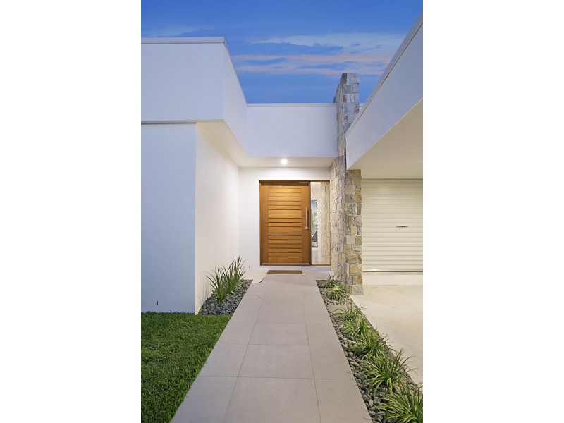 135 Campbell Street, Sorrento QLD 4217