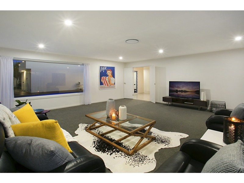 135 Campbell Street, Sorrento QLD 4217