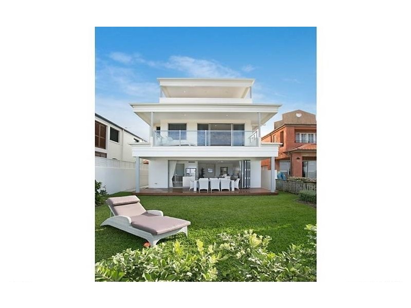 67 Jefferson Lane, Palm Beach QLD 4221