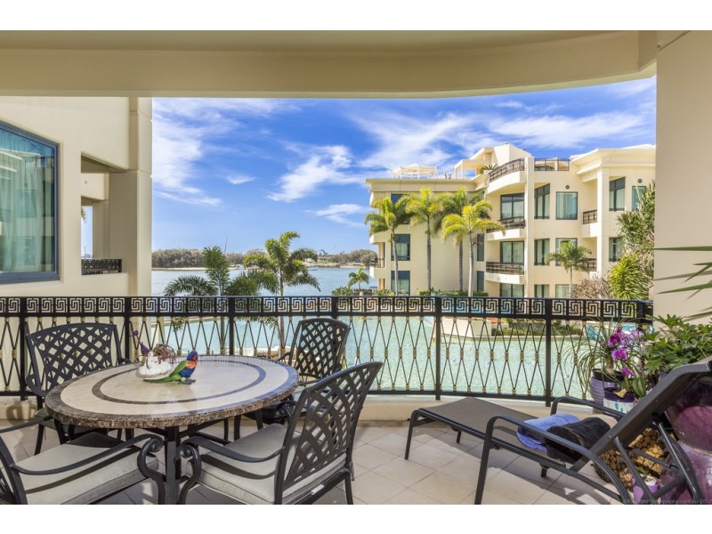 Condo ‘Palazzo Versace’ 94 Seaworld Drive, Main Beach QLD 4217