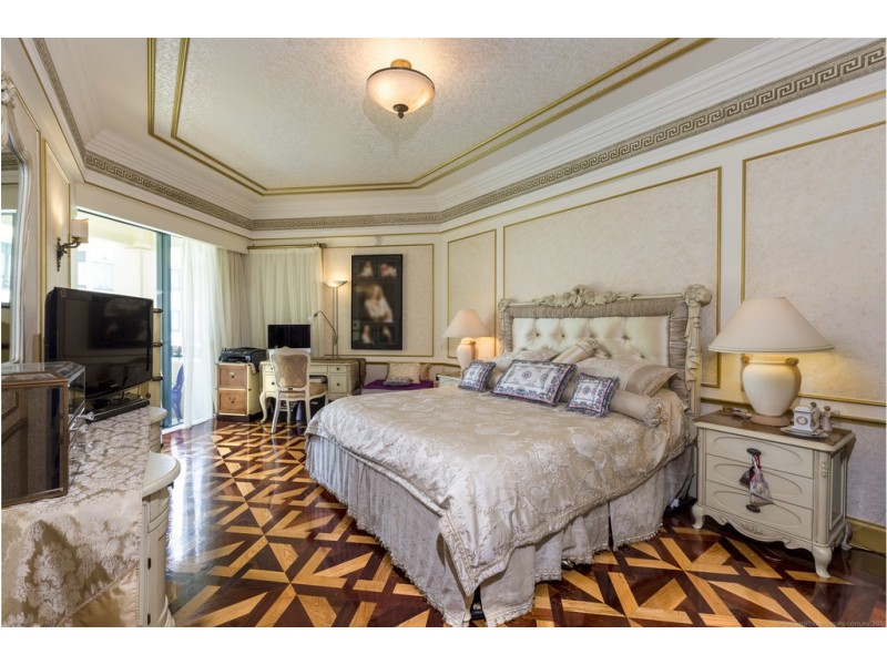 Condo ‘Palazzo Versace’ 94 Seaworld Drive, Main Beach QLD 4217