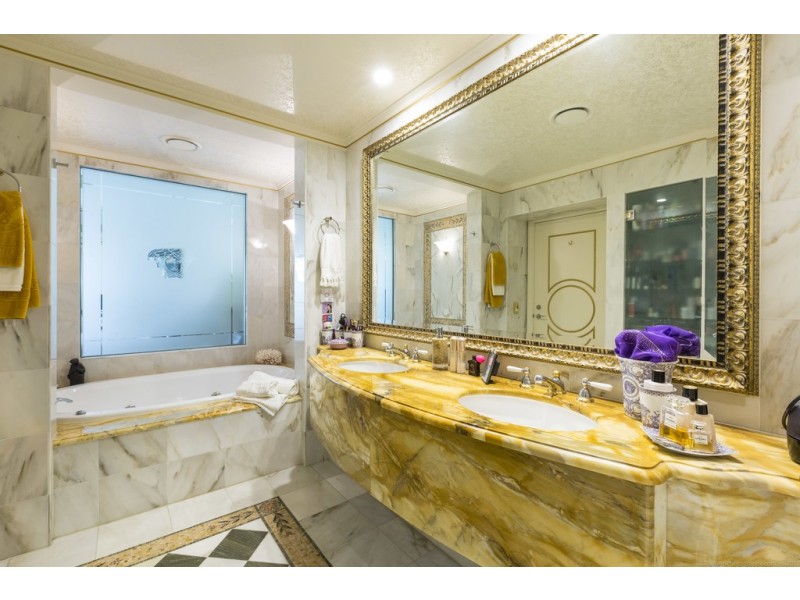 Condo ‘Palazzo Versace’ 94 Seaworld Drive, Main Beach QLD 4217