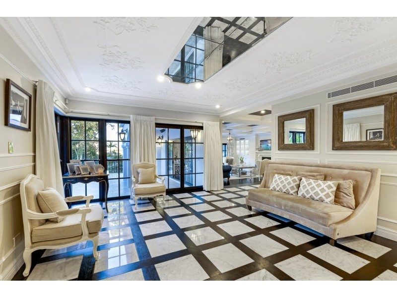 2 Charlton Street, Southport QLD 4215