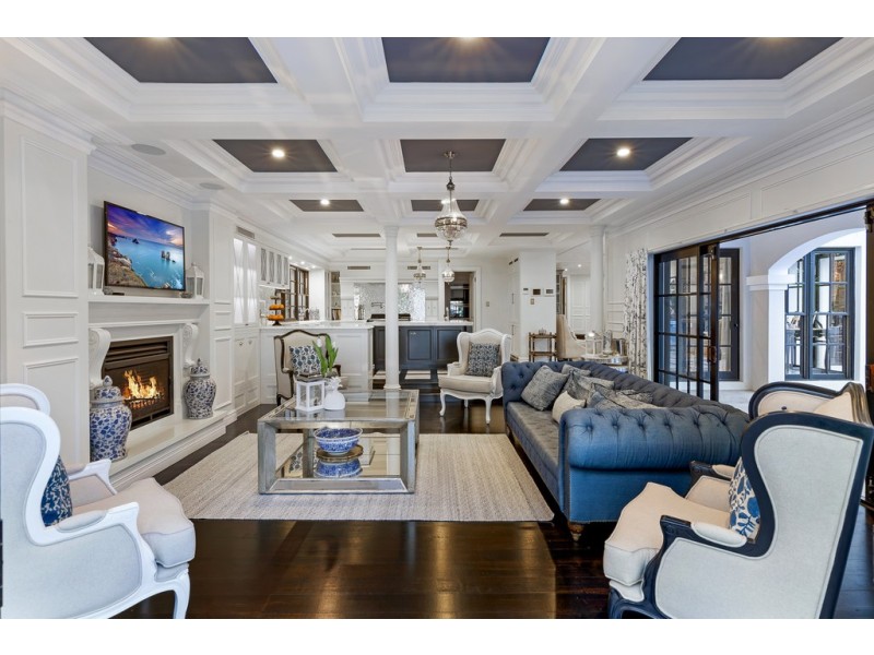 2 Charlton Street, Southport QLD 4215