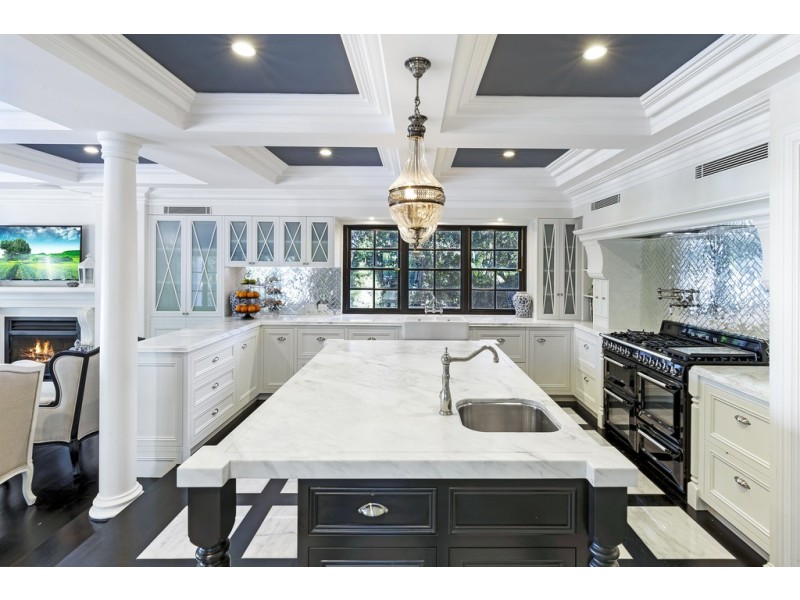 2 Charlton Street, Southport QLD 4215