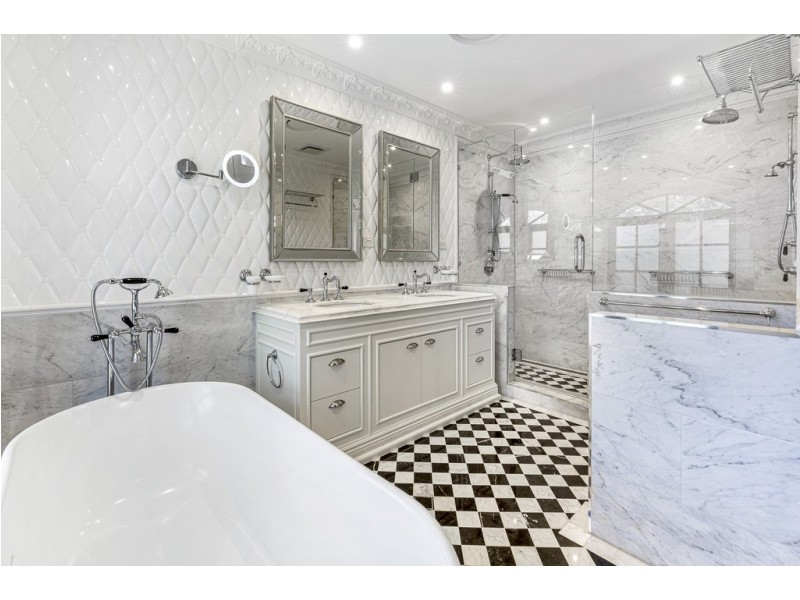 2 Charlton Street, Southport QLD 4215