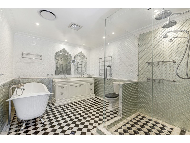 2 Charlton Street, Southport QLD 4215