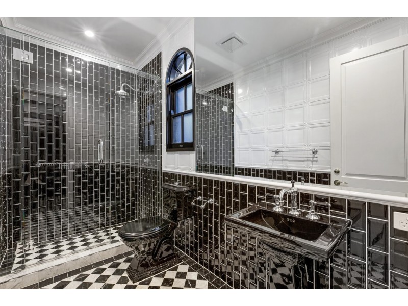 2 Charlton Street, Southport QLD 4215