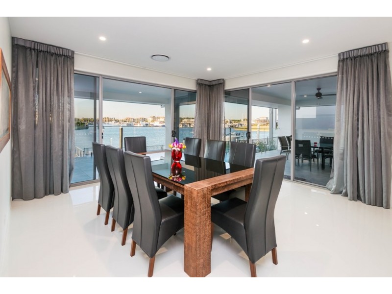 2211 Taromeo Court, Hope Island QLD 4212