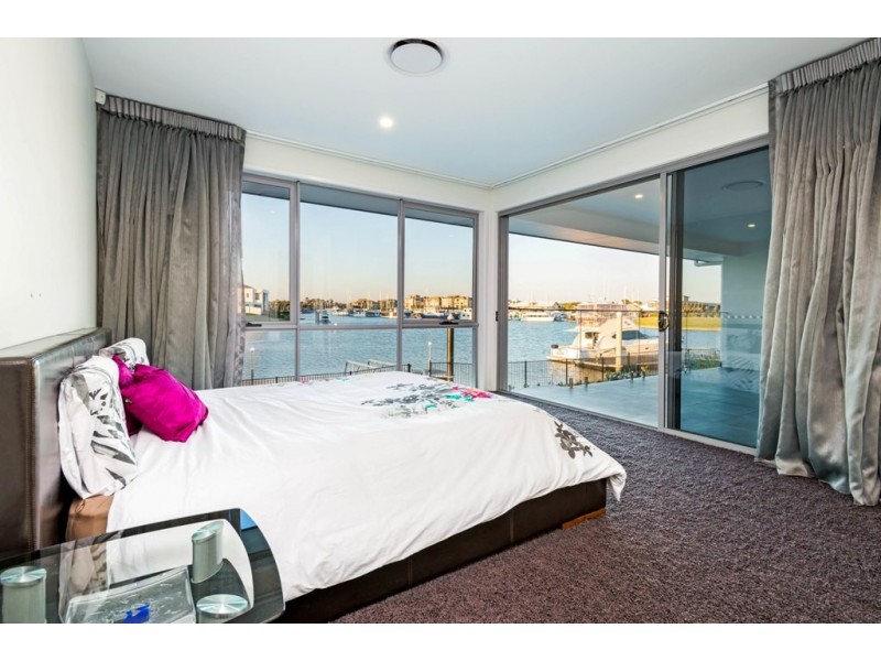 2211 Taromeo Court, Hope Island QLD 4212