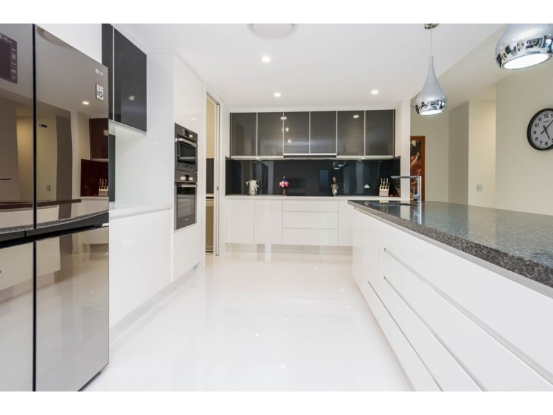 2211 Taromeo Court, Hope Island QLD 4212