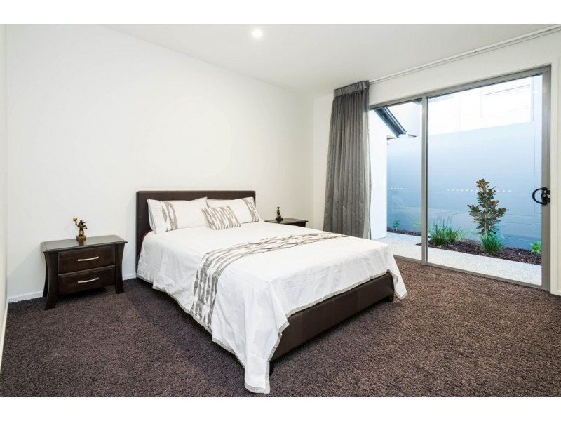 2211 Taromeo Court, Hope Island QLD 4212