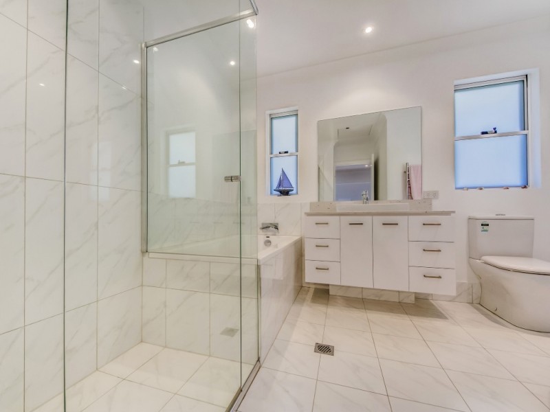 17 Key Biscayne, Clear Island Waters QLD 4226