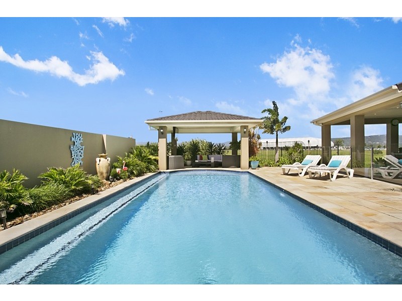 68 Peach Drive, Robina QLD 4226