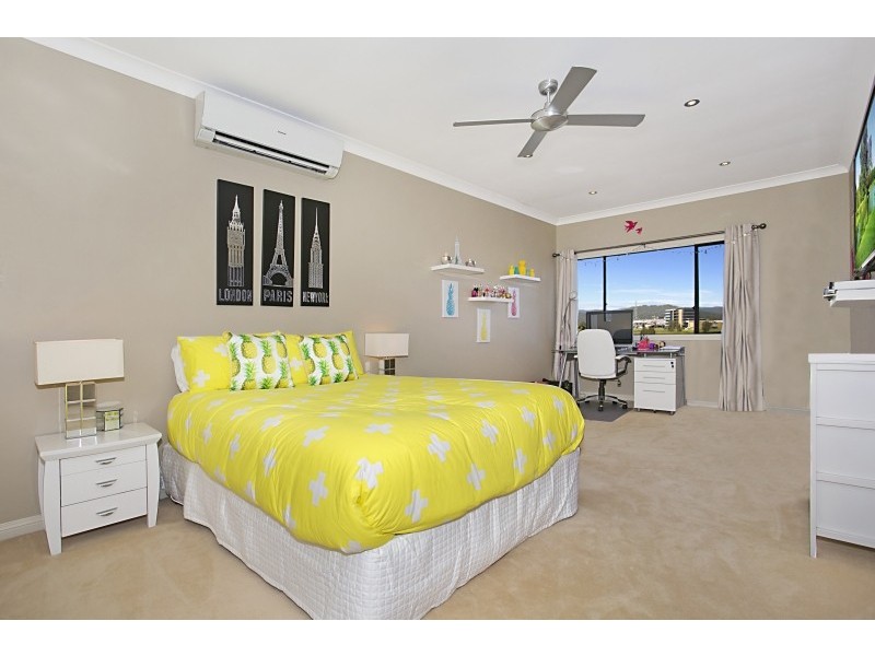 68 Peach Drive, Robina QLD 4226