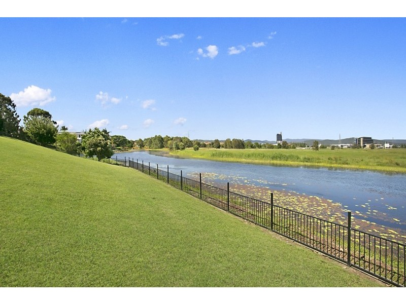 68 Peach Drive, Robina QLD 4226