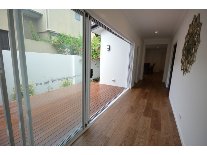 53 Fairway Drive, Clear Island Waters QLD 4226