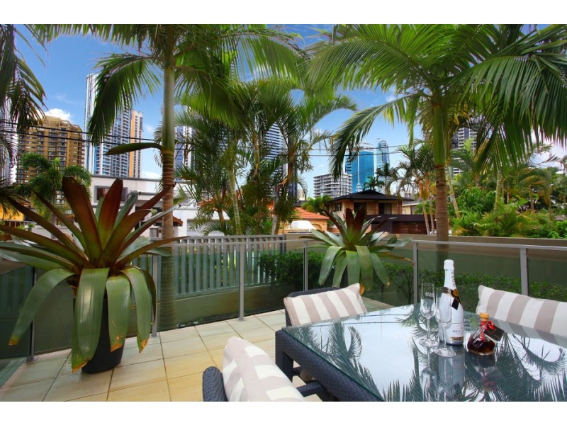 3/30 ‘Alia’ Tarcoola Crescent, Chevron Island QLD 4217