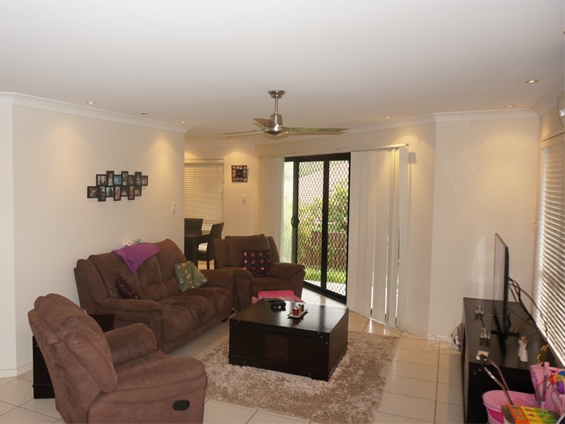 2/23 Cranberrie Crescent, Pimpama QLD 4209