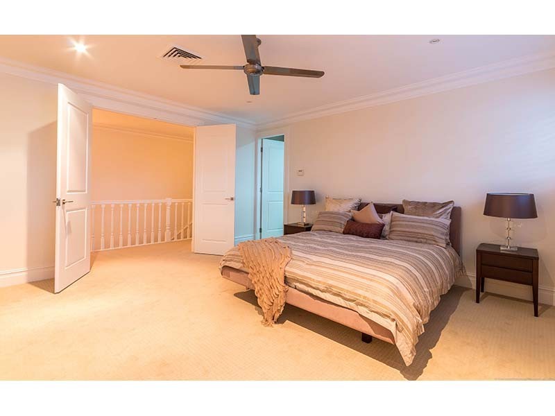 54 Commodore Drive, Paradise Waters QLD 4217