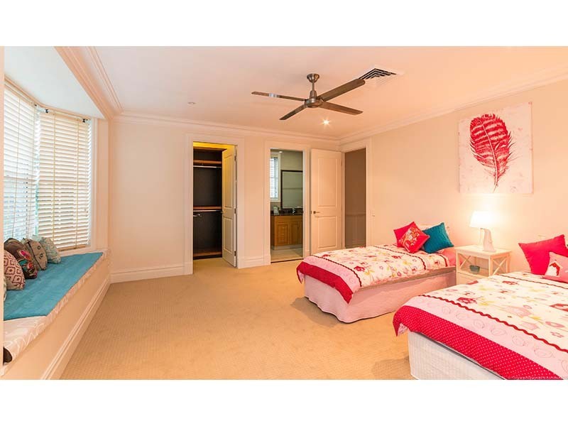 54 Commodore Drive, Paradise Waters QLD 4217