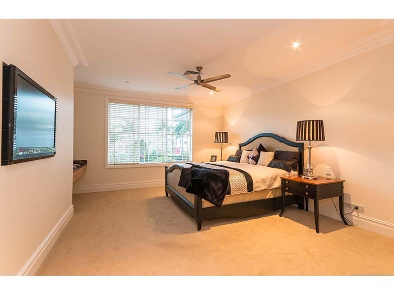 54 Commodore Drive, Paradise Waters QLD 4217