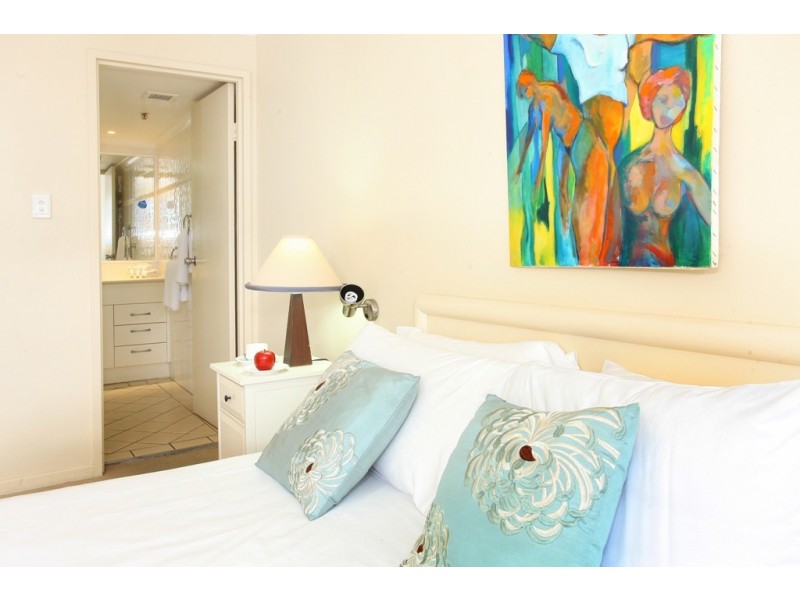 1001/28 ‘Longbeach Apartments’ Northcliffe Terrace, Surfers Paradise QLD 4217