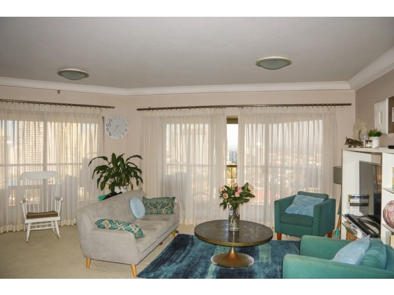 104/2 ‘Atlantis West’ Admiralty Drive, Paradise Waters QLD 4217