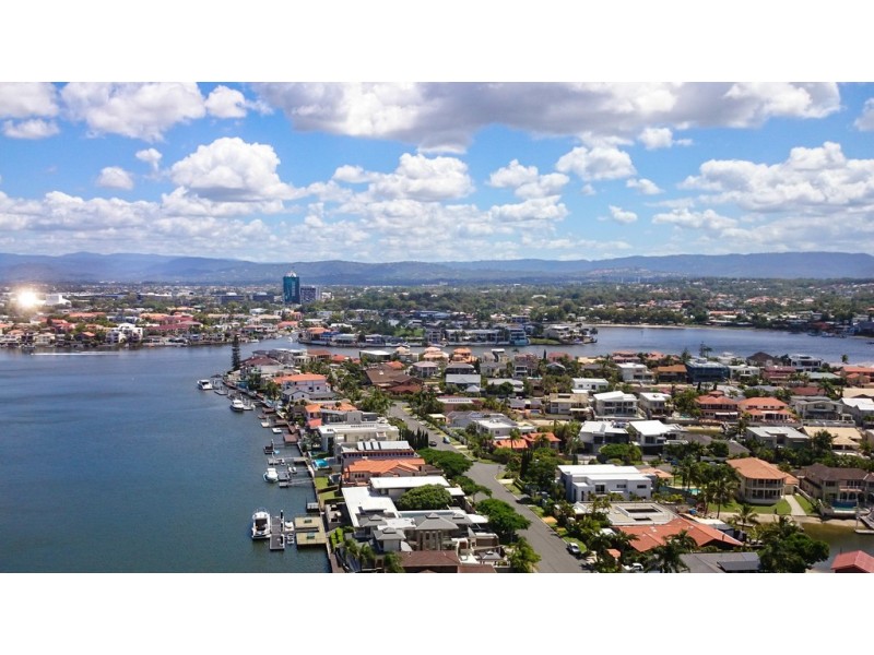 104/2 ‘Atlantis West’ Admiralty Drive, Paradise Waters QLD 4217