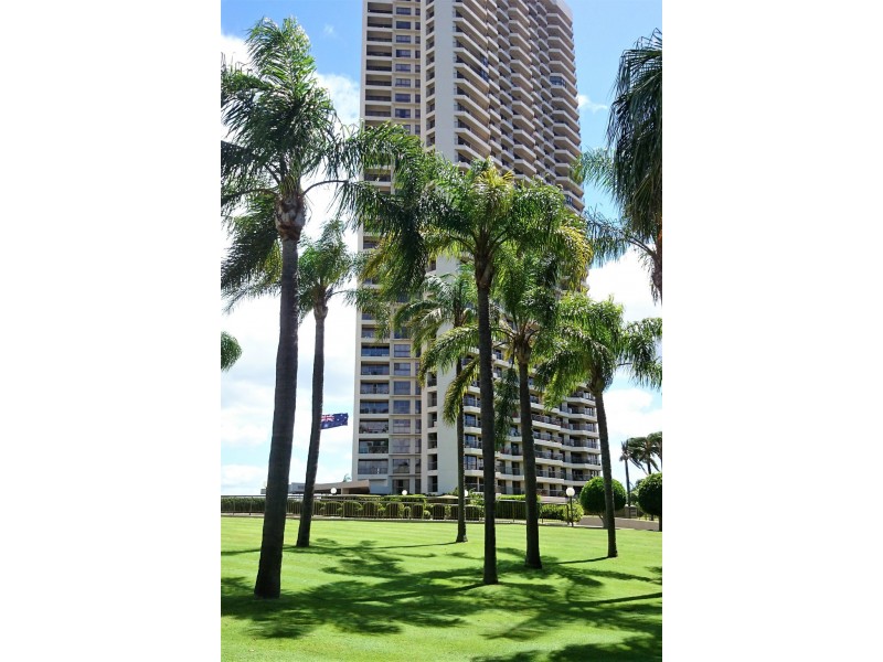 104/2 ‘Atlantis West’ Admiralty Drive, Paradise Waters QLD 4217