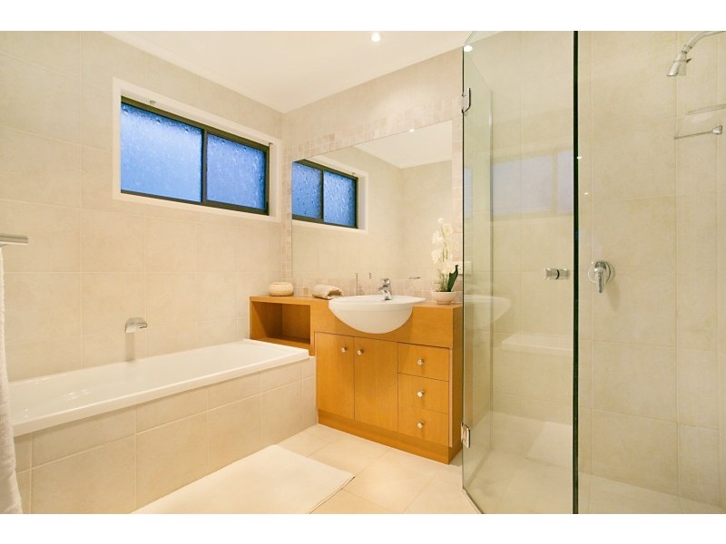 24 Donegal Crescent, Sorrento QLD 4217