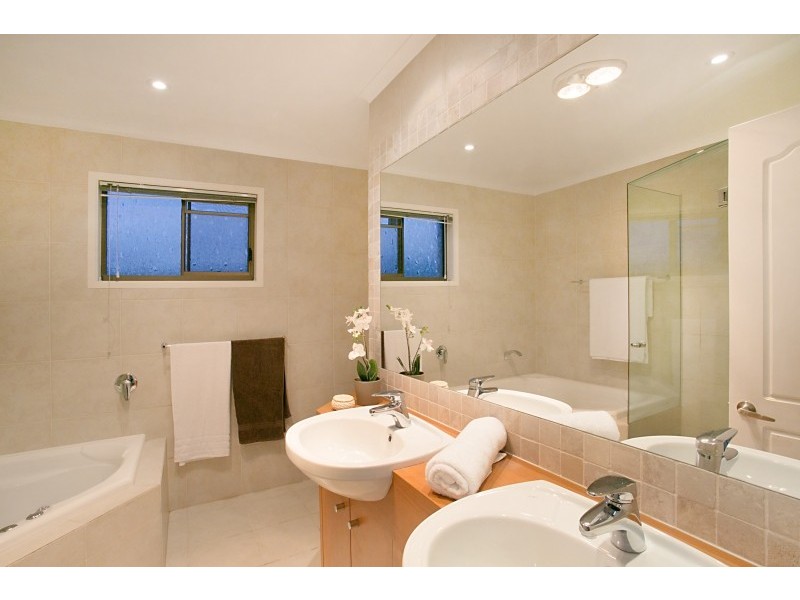 24 Donegal Crescent, Sorrento QLD 4217