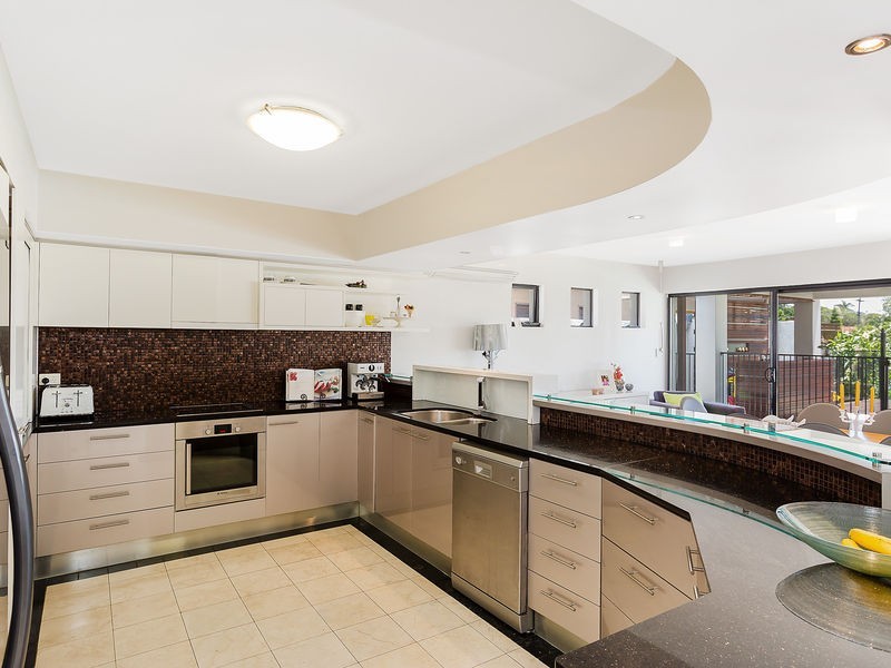 27 Rapallo Avenue, Isle Of Capri QLD 4217